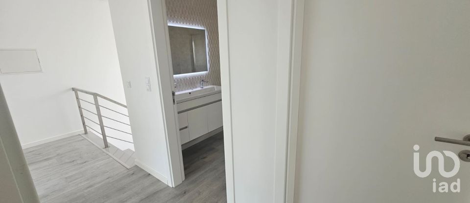 Moradia T4 em Charneca De Caparica E Sobreda de 260 m²