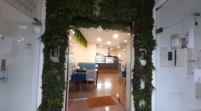 Boutique/Local commercial à Santo António dos Olivais de 65 m²