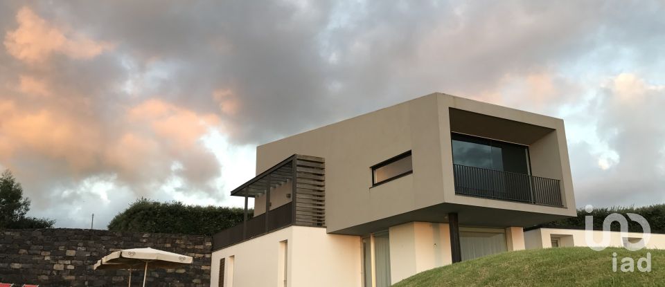 House T3 in Lagoa (Santa Cruz) of 439 m²