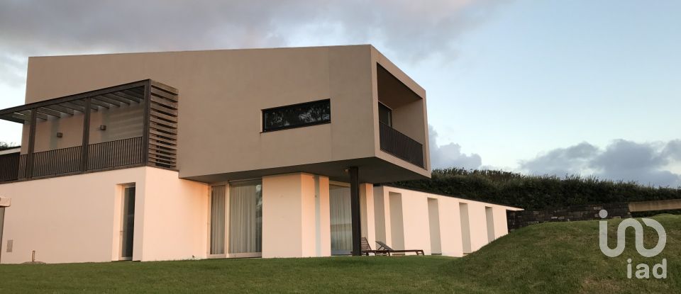 House T3 in Lagoa (Santa Cruz) of 439 m²