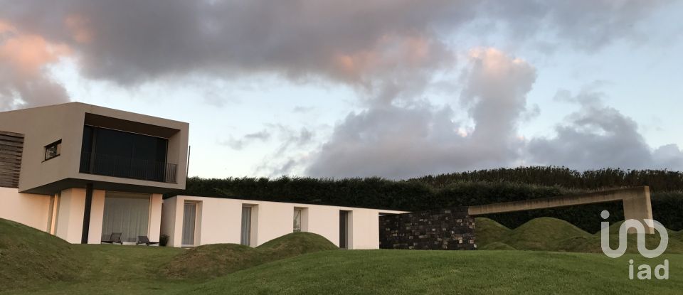 House T3 in Lagoa (Santa Cruz) of 439 m²