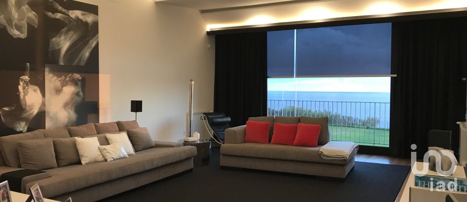 House T3 in Lagoa (Santa Cruz) of 439 m²