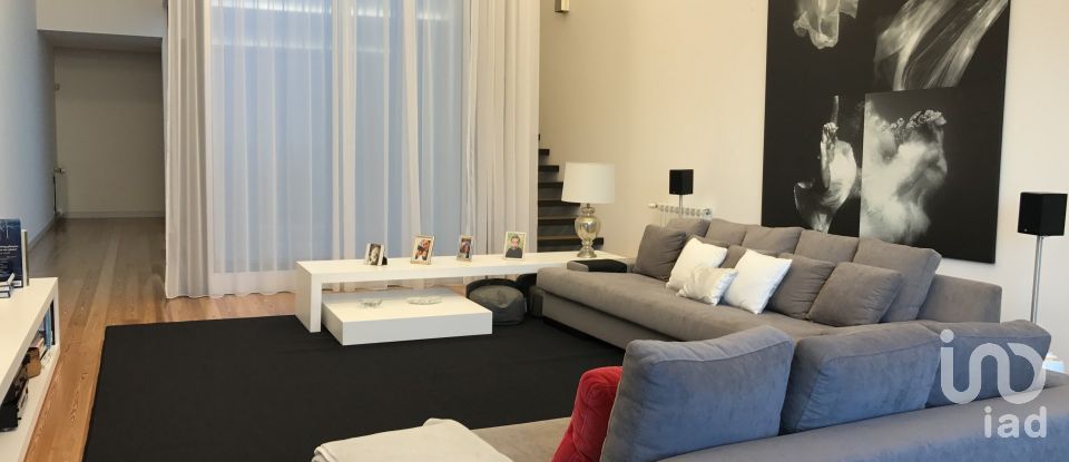 House T3 in Lagoa (Santa Cruz) of 439 m²