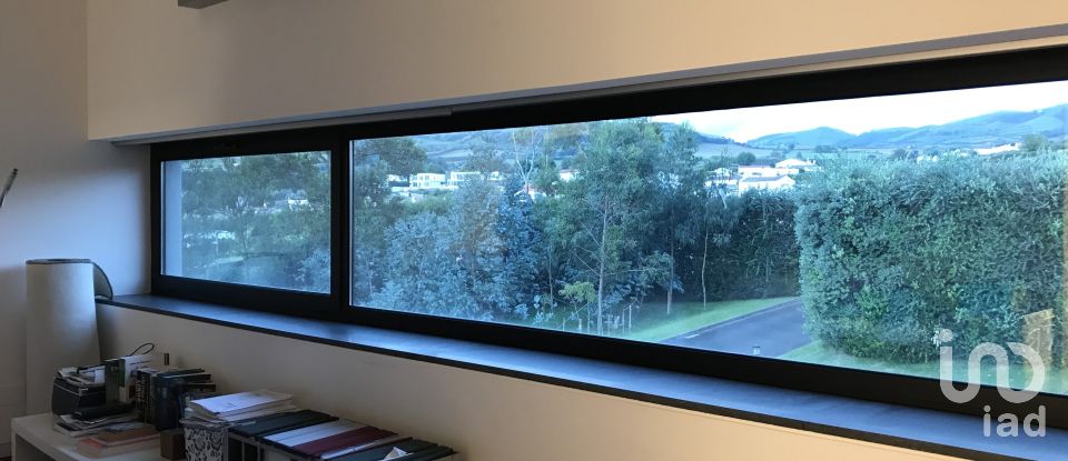 House T3 in Lagoa (Santa Cruz) of 439 m²