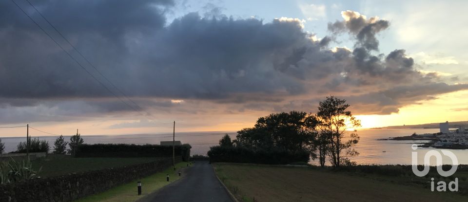 House T3 in Lagoa (Santa Cruz) of 439 m²