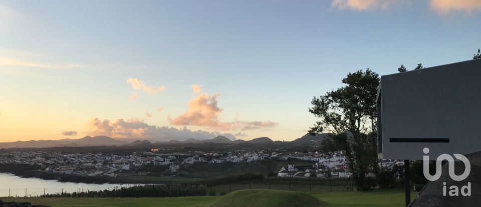 House T3 in Lagoa (Santa Cruz) of 439 m²