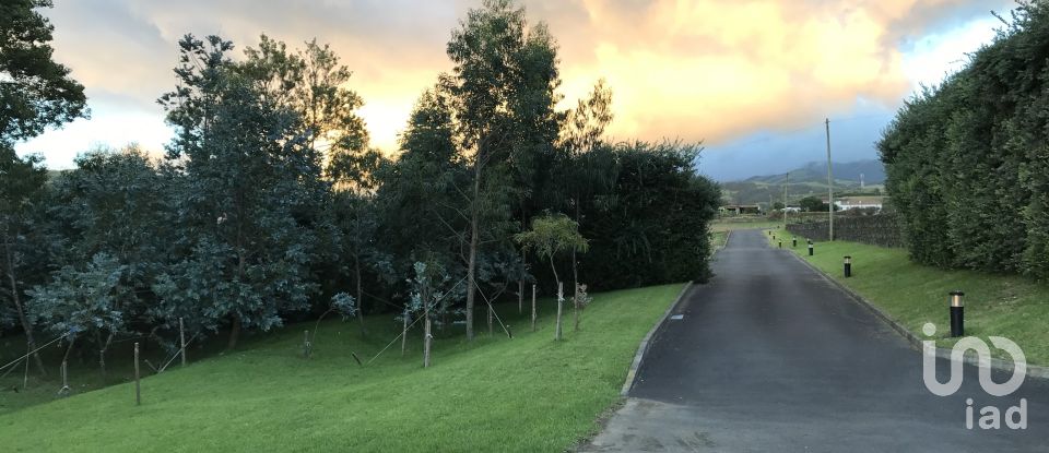 House T3 in Lagoa (Santa Cruz) of 439 m²