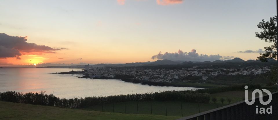 House T3 in Lagoa (Santa Cruz) of 439 m²