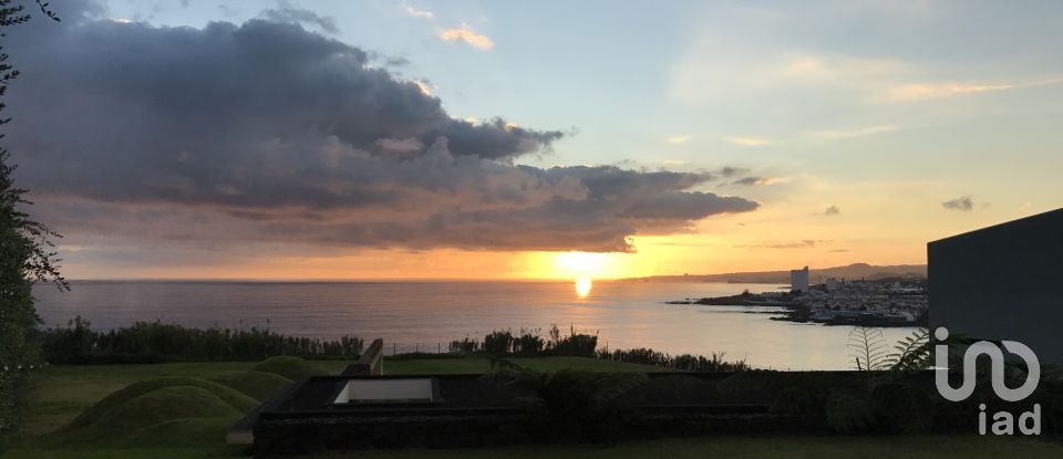 House T3 in Lagoa (Santa Cruz) of 439 m²