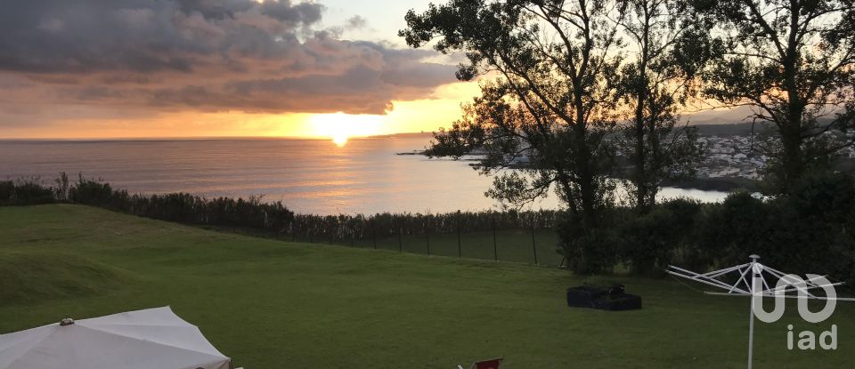 House T3 in Lagoa (Santa Cruz) of 439 m²