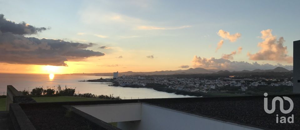 House T3 in Lagoa (Santa Cruz) of 439 m²