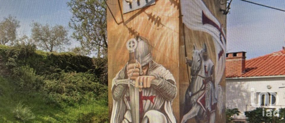 Village house T3 in Penas Roias of 227 m²