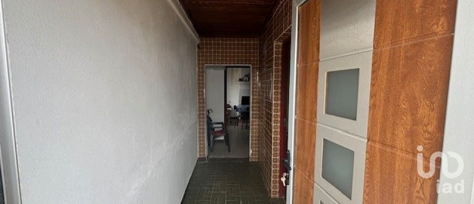 Village house T3 in Penas Roias of 227 m²