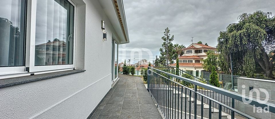 House T3 in Funchal (São Pedro) of 196 m²
