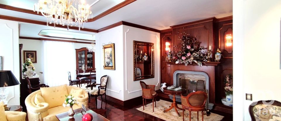 Maison de ville T4 à Relva de 335 m²