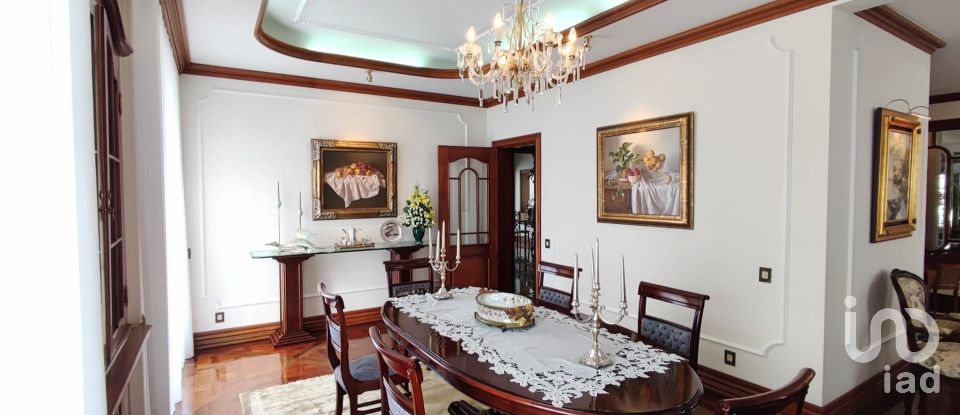 Maison de ville T4 à Relva de 335 m²