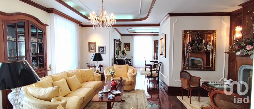 Maison de ville T4 à Relva de 335 m²