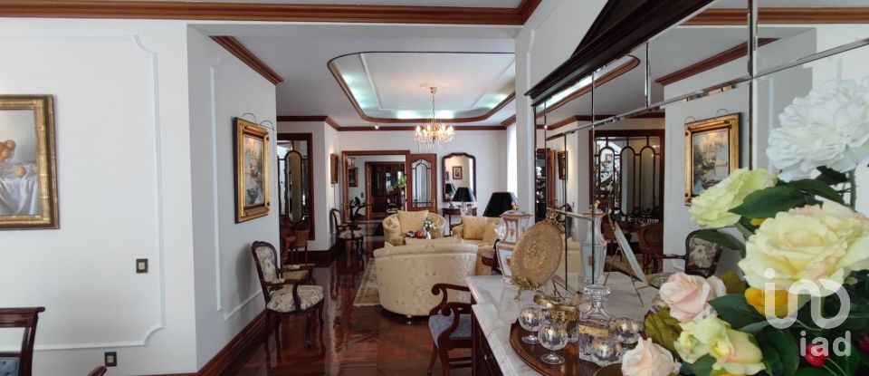 Maison de ville T4 à Relva de 335 m²