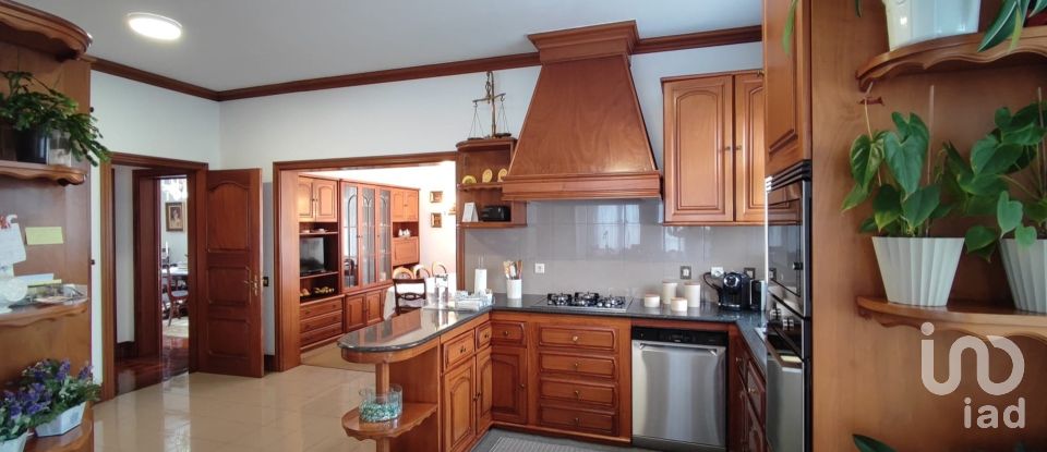 Maison de ville T4 à Relva de 335 m²