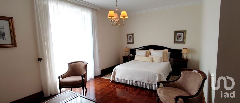 Maison de ville T4 à Relva de 335 m²