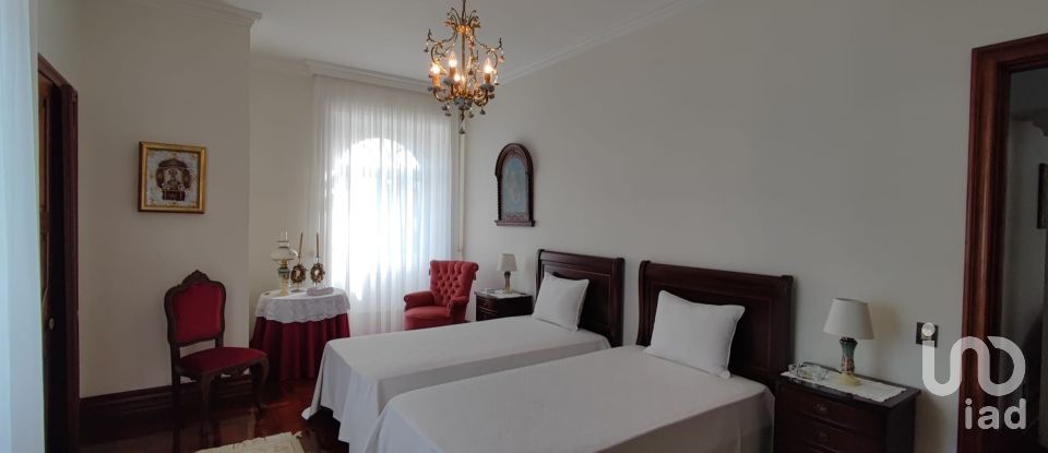 Maison de ville T4 à Relva de 335 m²