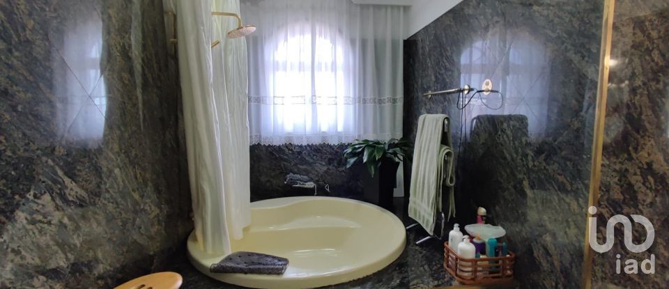 Maison de ville T4 à Relva de 335 m²