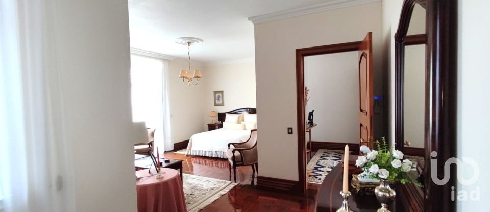 Maison de ville T4 à Relva de 335 m²