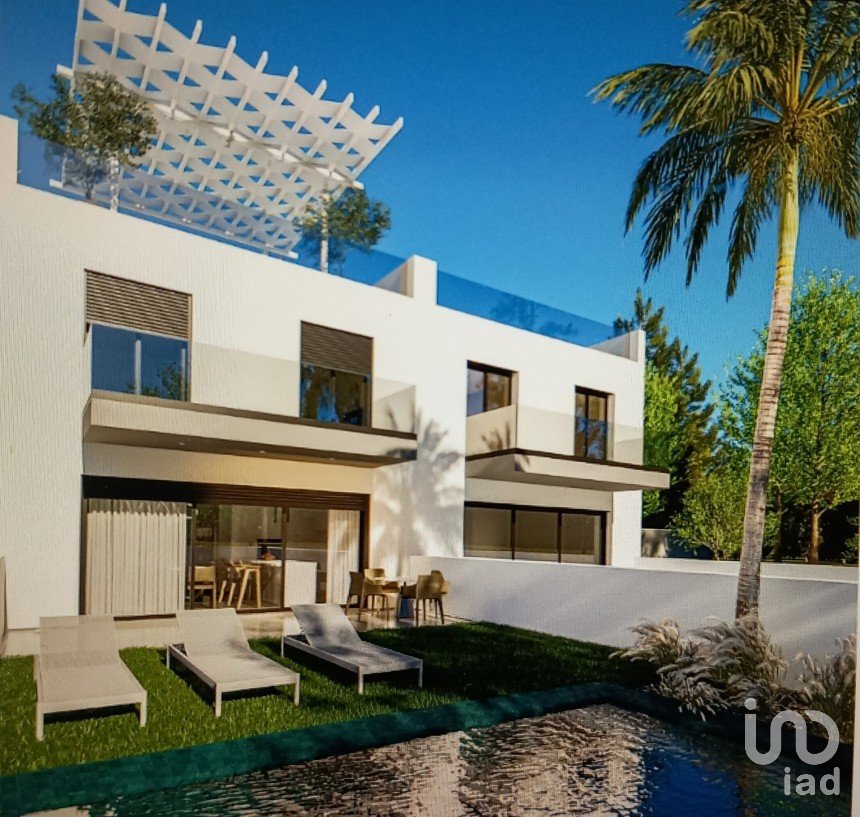 Moradia T4 em Faro (Sé e São Pedro) de 207 m²