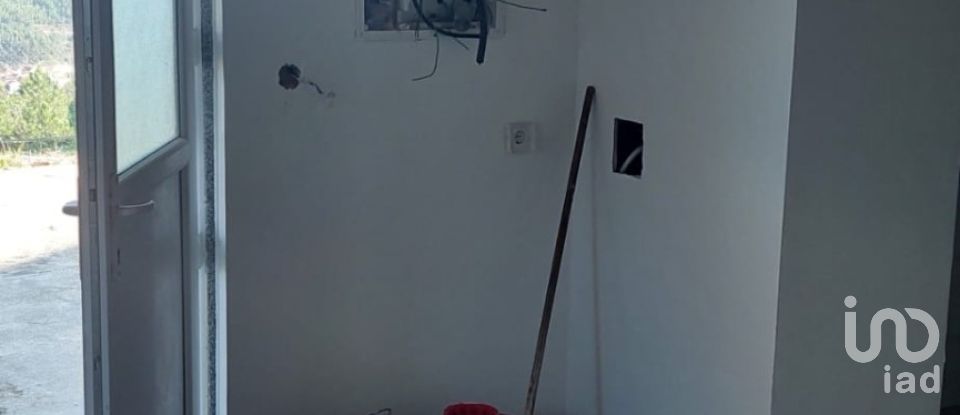 House T4 in Janeiro de Baixo of 180 m²