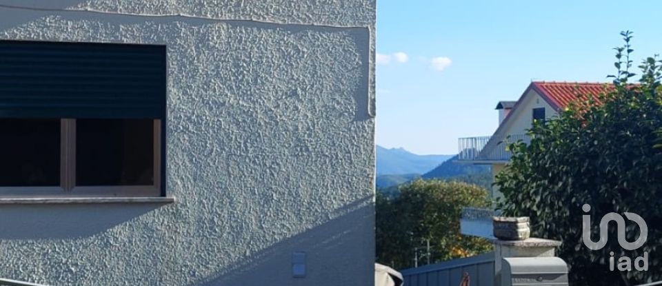 House T4 in Janeiro de Baixo of 180 m²