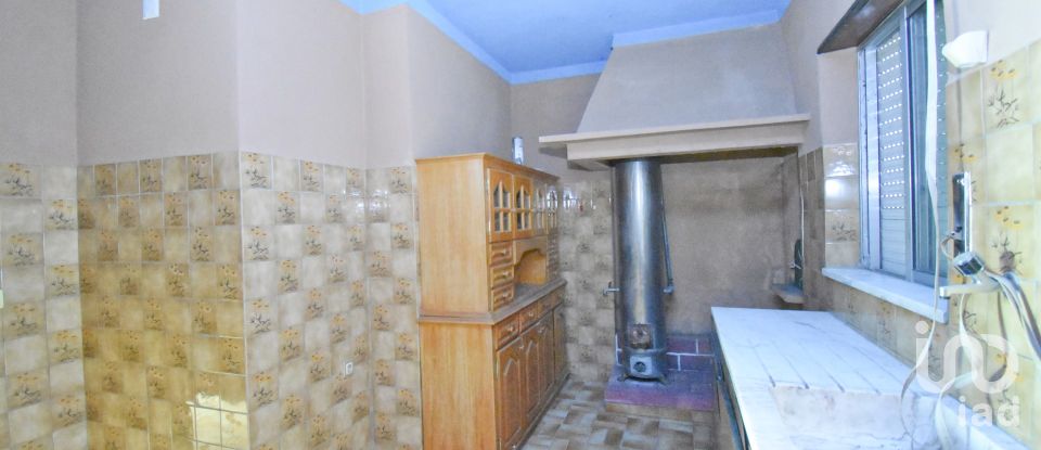 Moradia T2 em São Miguel, Santa Eufémia e Rabaçal de 262 m²