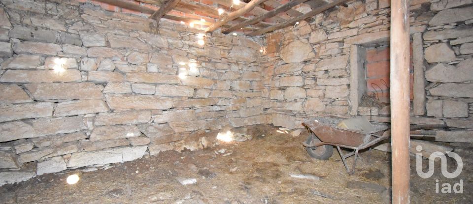 Moradia T2 em São Miguel, Santa Eufémia e Rabaçal de 262 m²