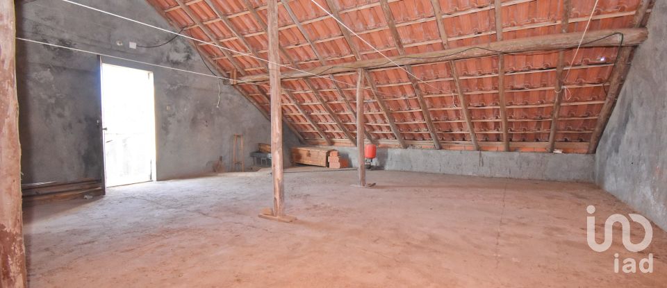 Moradia T2 em São Miguel, Santa Eufémia e Rabaçal de 262 m²