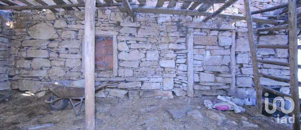 Moradia T2 em São Miguel, Santa Eufémia e Rabaçal de 262 m²