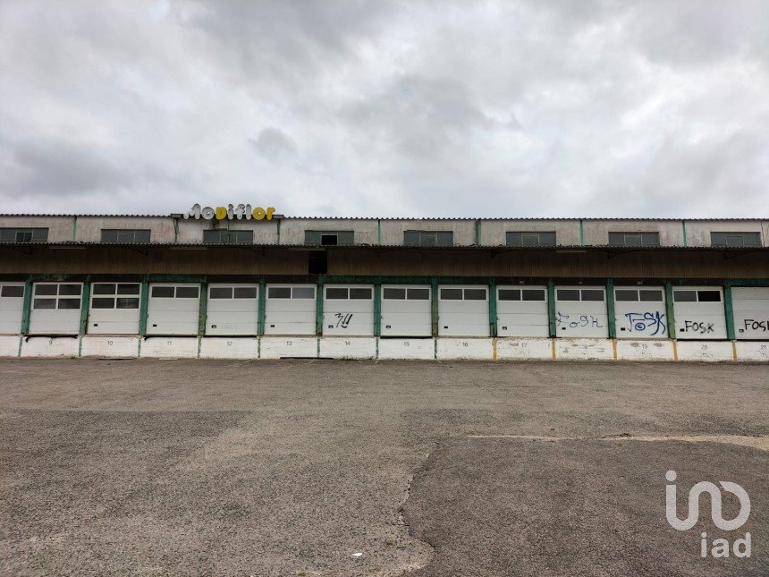 Boutique/Local commercial à Queluz e Belas de 6 235 m²