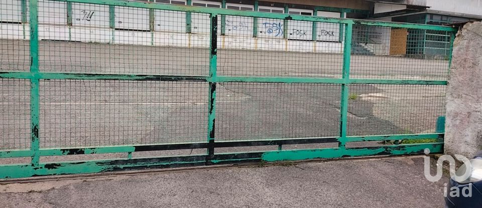 Boutique/Local commercial à Queluz e Belas de 6 235 m²