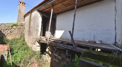 Maison de village T2 à Vila Nova de 200 m²