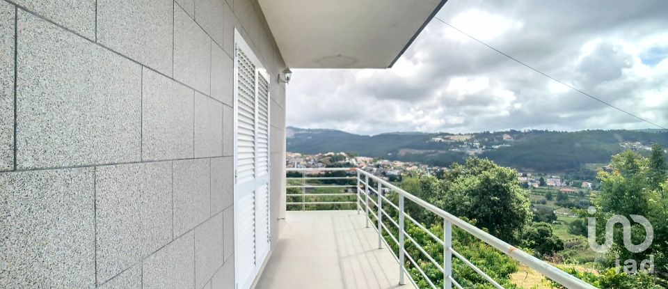 Moradia T4 em Valpedre de 415 m²