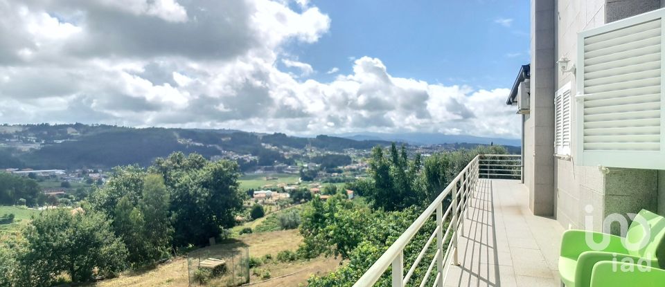 Moradia T4 em Valpedre de 415 m²