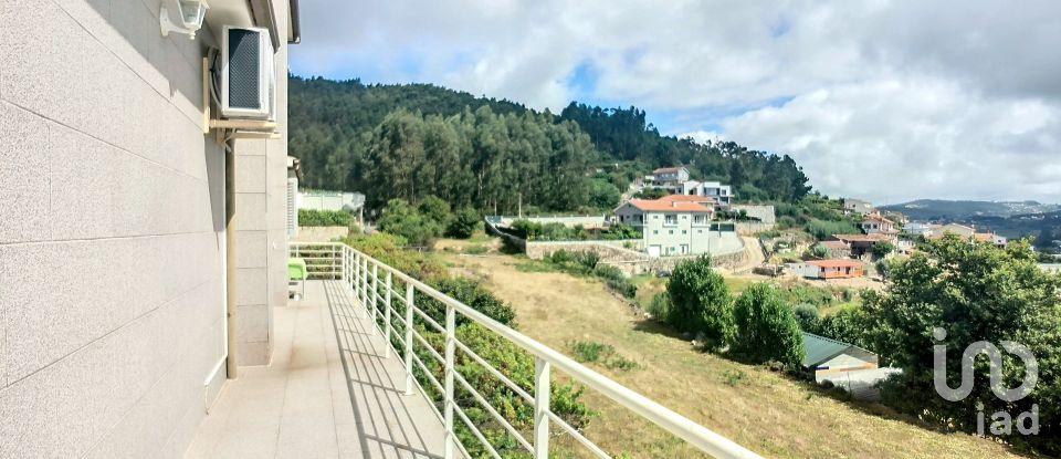 Moradia T4 em Valpedre de 415 m²