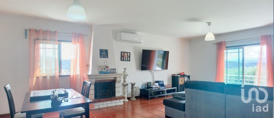 Moradia T4 em Valpedre de 415 m²