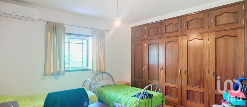 Moradia T4 em Valpedre de 415 m²