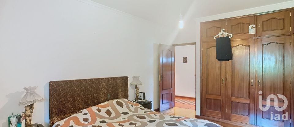 Moradia T4 em Valpedre de 415 m²