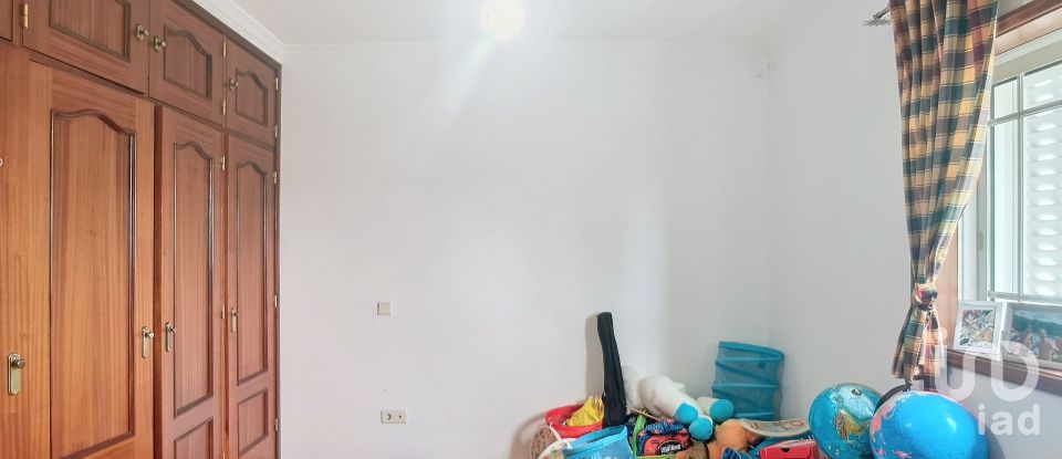 Moradia T4 em Valpedre de 415 m²