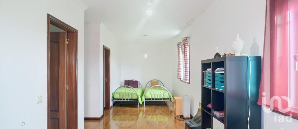 Moradia T4 em Valpedre de 415 m²