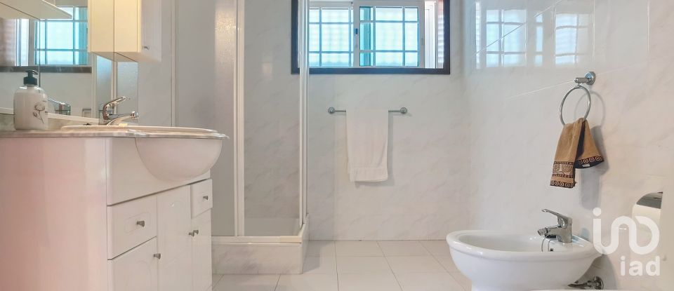 Moradia T4 em Valpedre de 415 m²