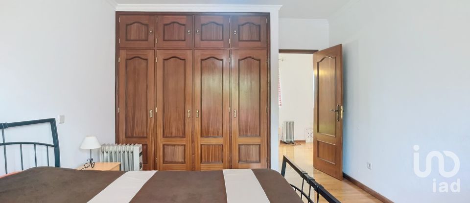 Moradia T4 em Valpedre de 415 m²