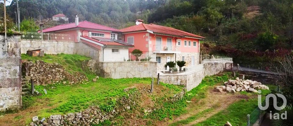 Moradia T3 em Vilela, São Cosme e São Damião e Sá de 597 m²