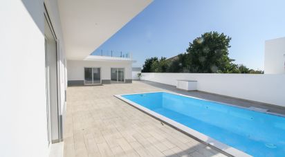 House T4 in Altura of 255 m²