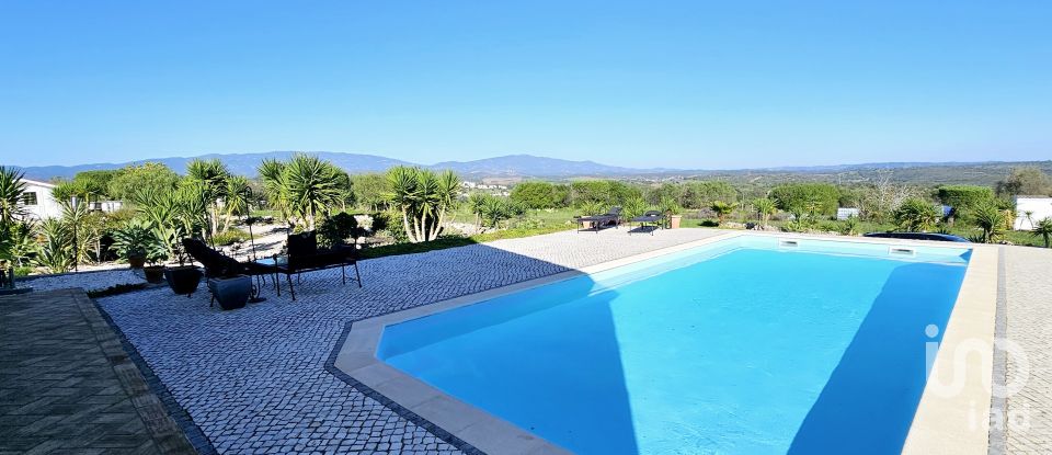 House T3 in Mexilhoeira Grande of 208 m²